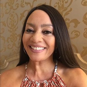 Meet your Posher, Denise